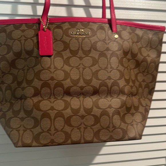 NWOT Coach Signature Taupe/Pink Zip Tote with three inside pockets 18”Wx 10.5”H - Picture 4 of 10